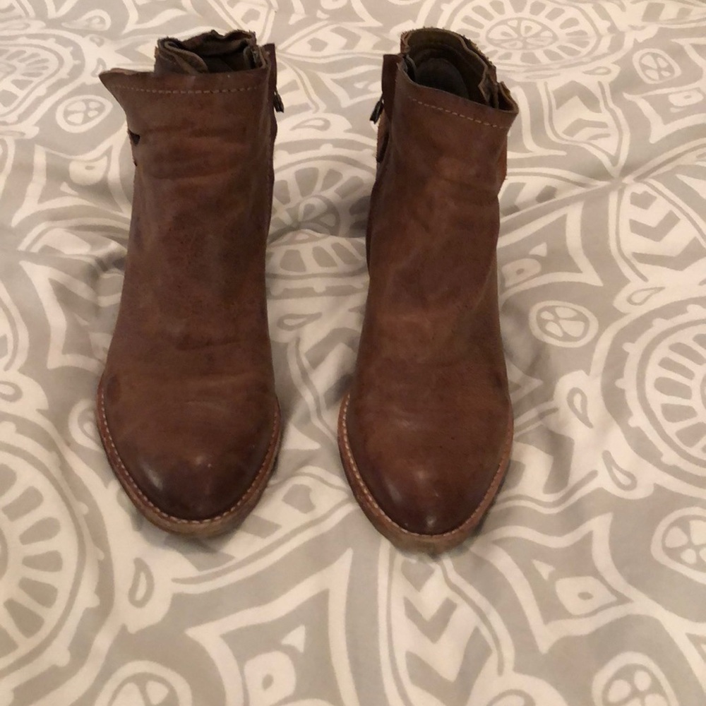 Dolce Vita brown ankle booties